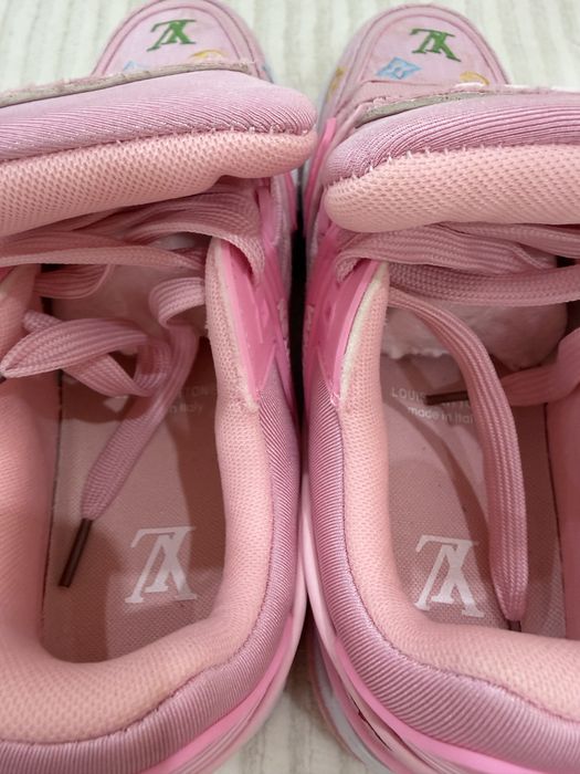 Продам новые кроссовки