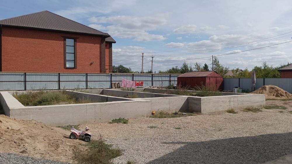 Частный дом на кирпичном