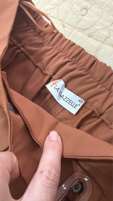 Pantaloni de doua marimi