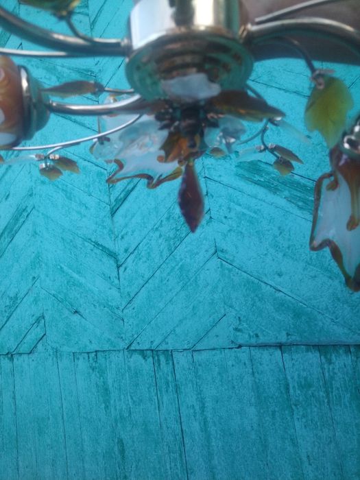 Продам с доставкой люстру