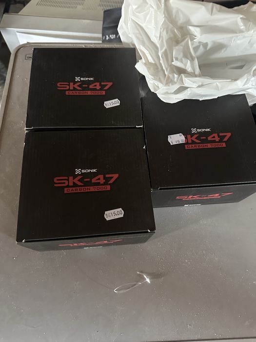 Vând 3 mulinete Sonik  SK 47 ,7000 FD