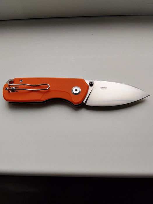 Продам ножик для охоты и рыбалки.