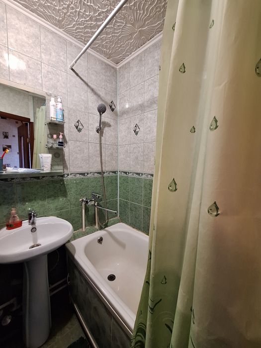 Продам 2 ком квартиру район уюта.