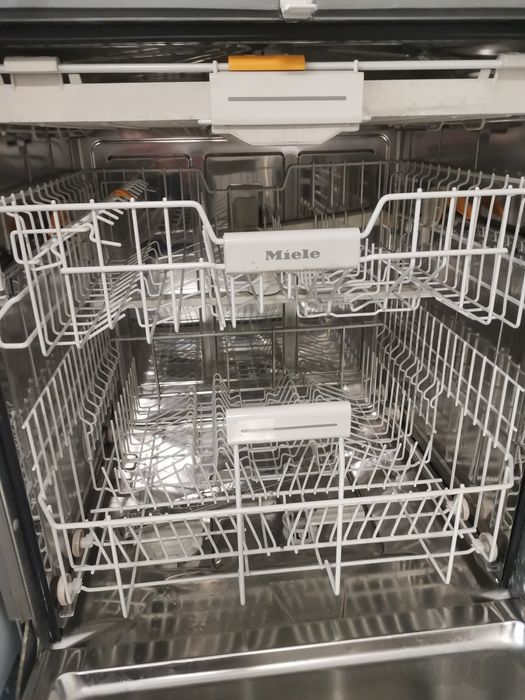 Съдомиялна Miele 60 см инокс