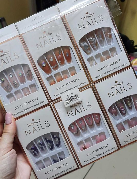 Накладные ногти , маникюр