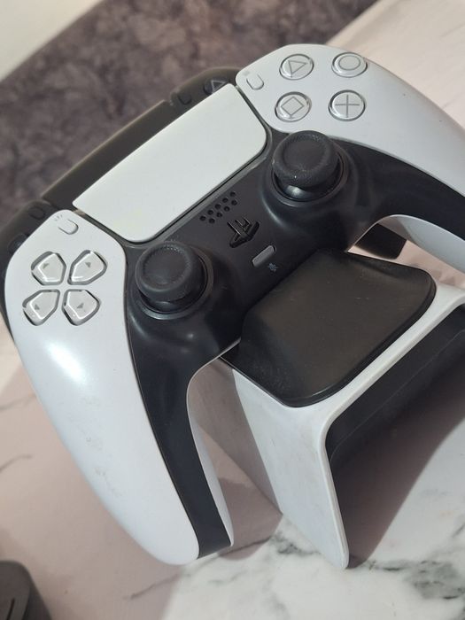 Продается Sony Playstation почти новый ,