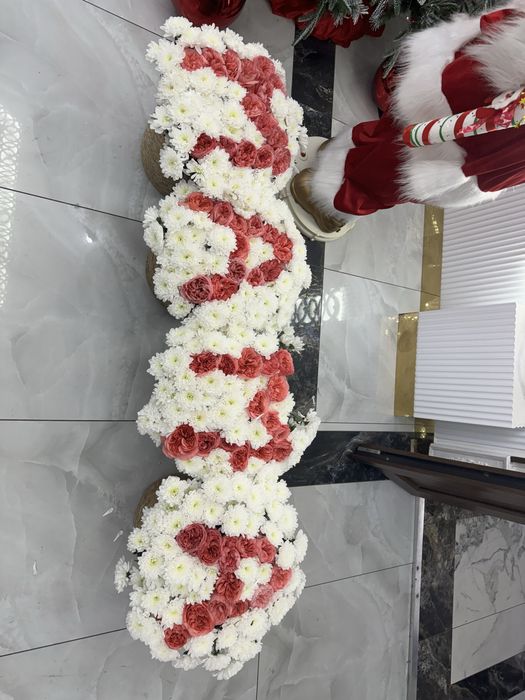 Цветы хризантема и роза