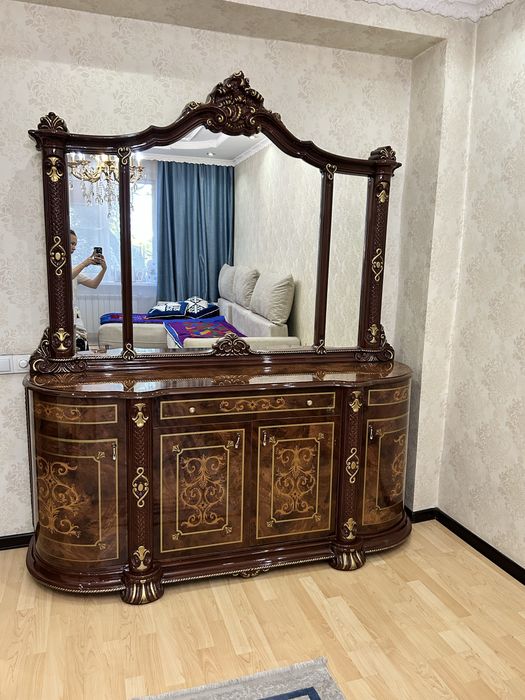 Комод с зеркалом