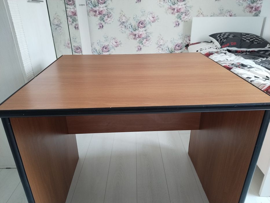 Продам стол отличного качества