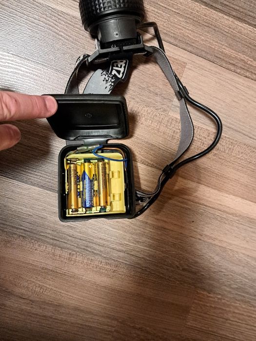 Lanterna Petzl speologie