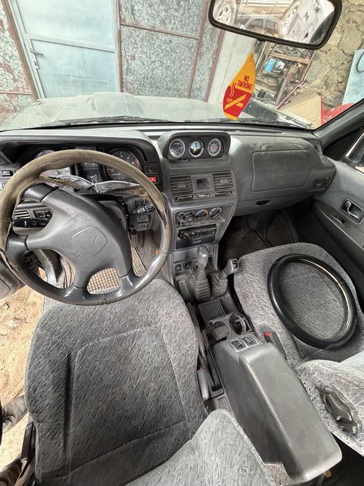 Mitsubishi Pajero 2.8 На Части