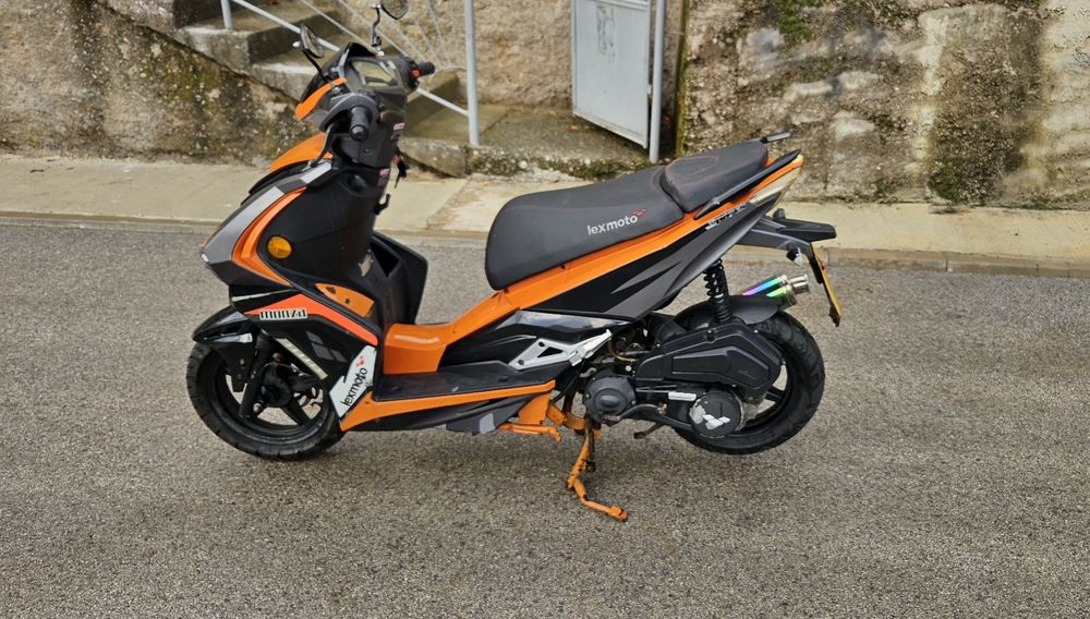 Скутер Lexmoto Monza 125