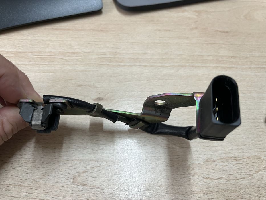 Датчик обороти на Колянов вал Гоф 4 1998 г. 1,6 101 коня