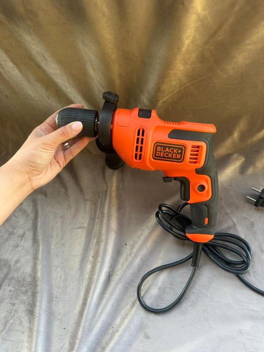 Masina de gaurit Black+Decker BEH200 cu percutie 500W   Noua