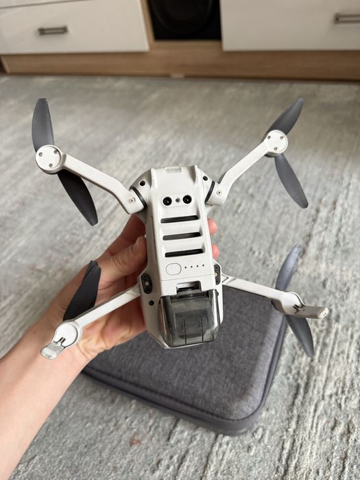 Продам дрон dji mavic mini