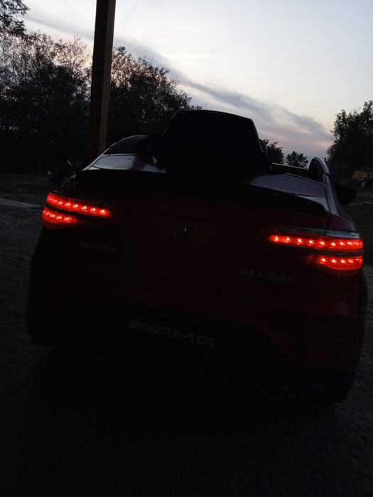 Mașinuța pentru copii, model Mercedes AMG GLC63 Sport