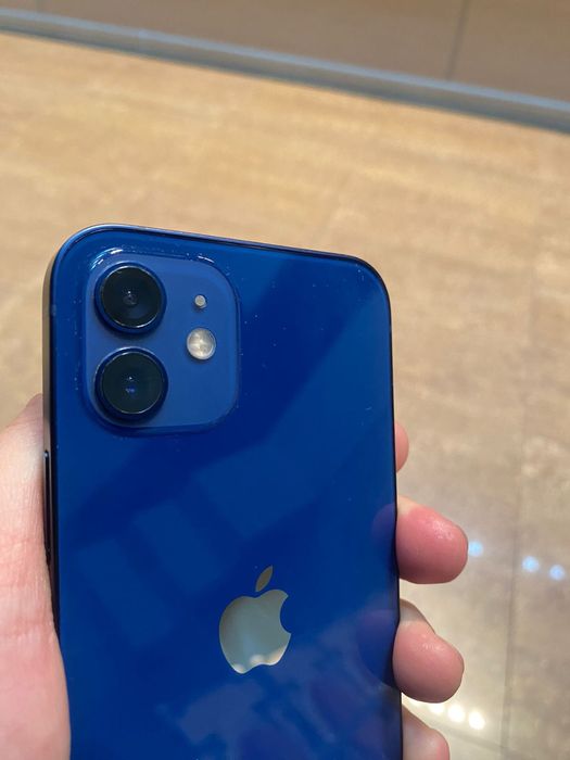 Продам айфон 12