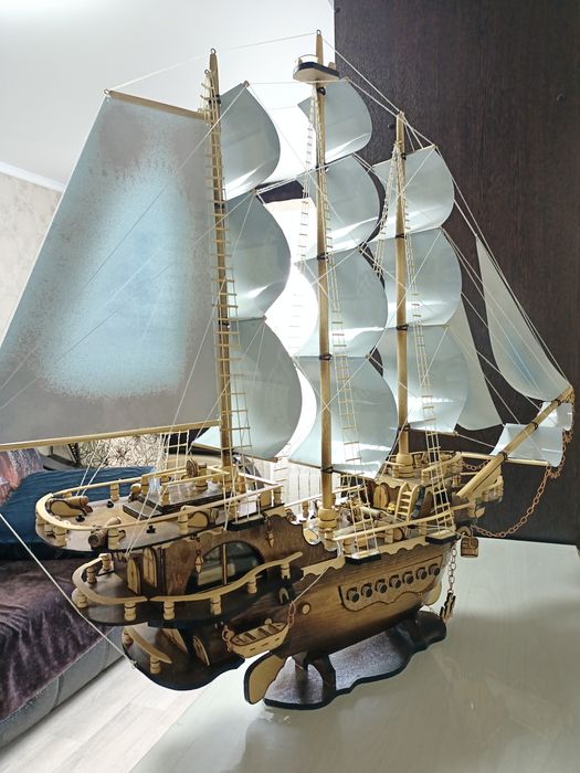 Деревянный корабль ручной работы