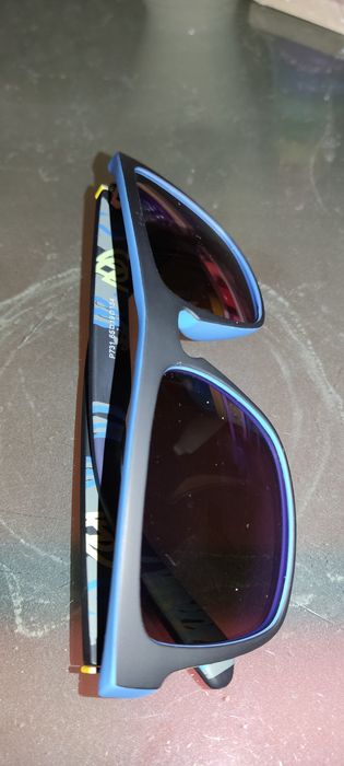 Очки солнцезащитные