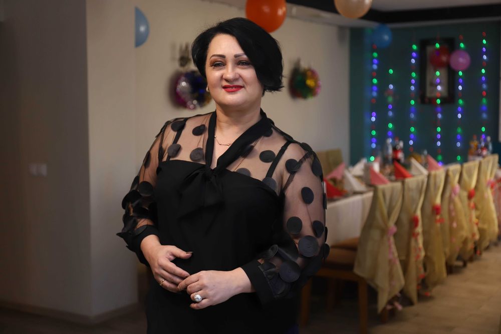 Ведущая , тамада.