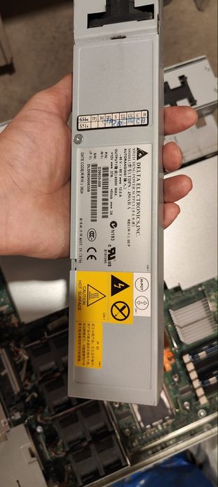 Продам 2 сервера 1U