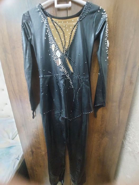 Костюм для фигурного катания