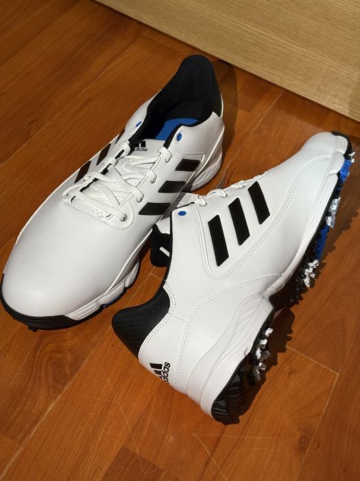 Vând adidași de golf