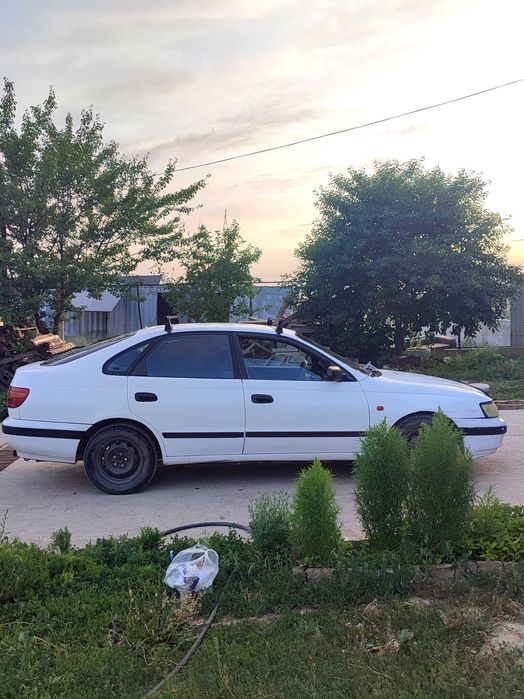 Тайота Карина хэтчбек