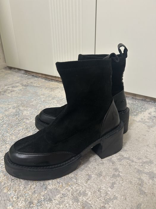 Продам женские ботинки