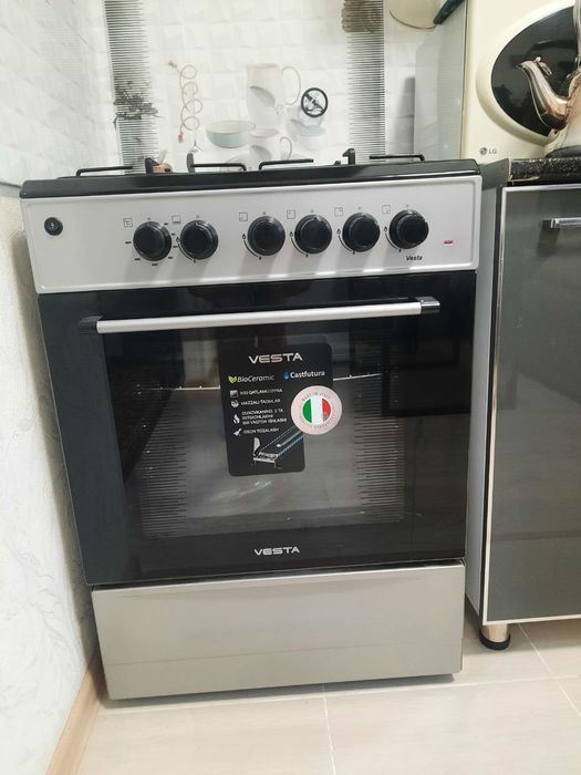 Продам газовую плиту в комплекте с вытяжкой электр