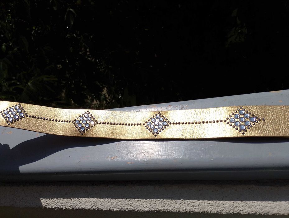 Златист колан от естествена кожа, с блясък, 9 лв