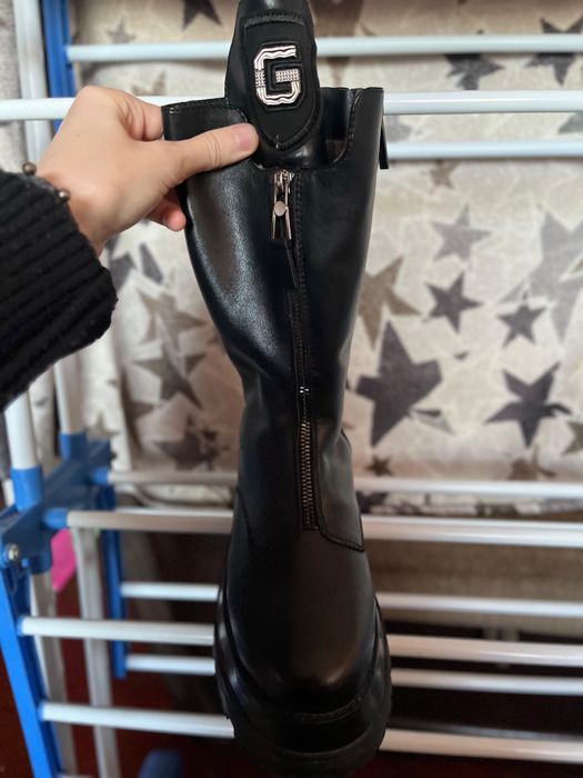 Продам женские сапоги