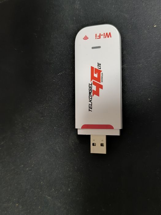 USB 4G Wifi  modem Sotiladi