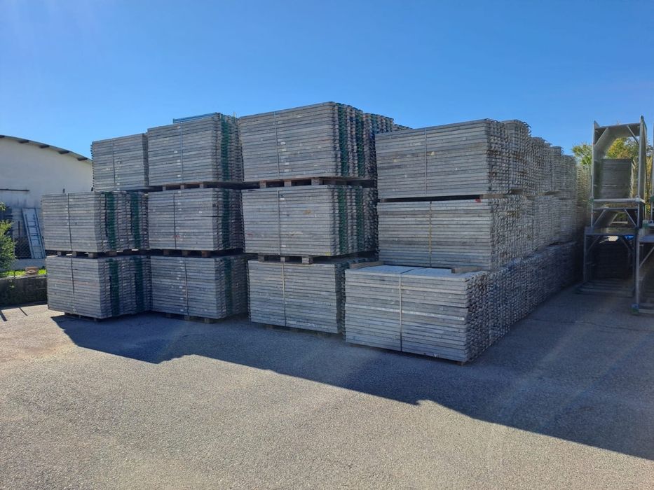 Schela metalica uzata cu gard de vanzare sau chirie/închiriat