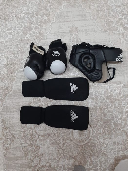 Продам на мальчика 8-9лет