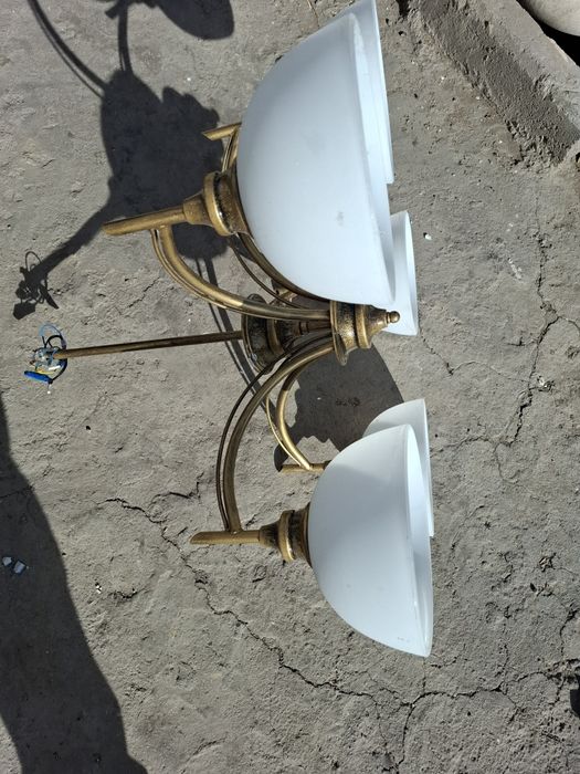 Продаётся пятирожковая люстра