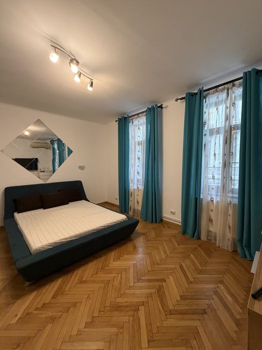 2 camere- Piata Rosetti/ Universitate de inchiriat