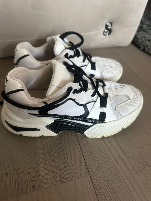 Сникърси-маратонки Guess бяло-черно летни~38