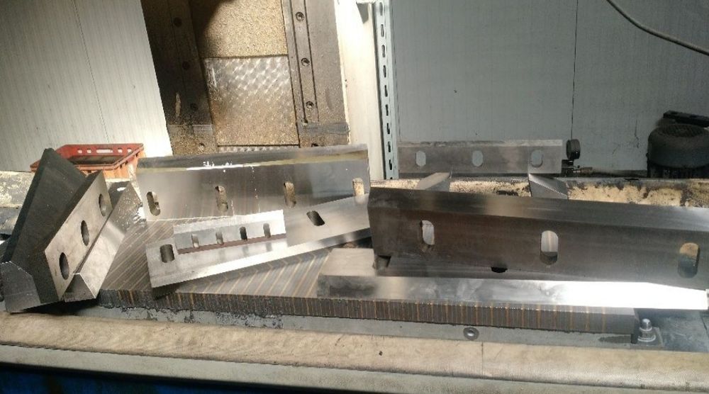 Изработка и заточване на ножове за мелници, шредери и дробилки