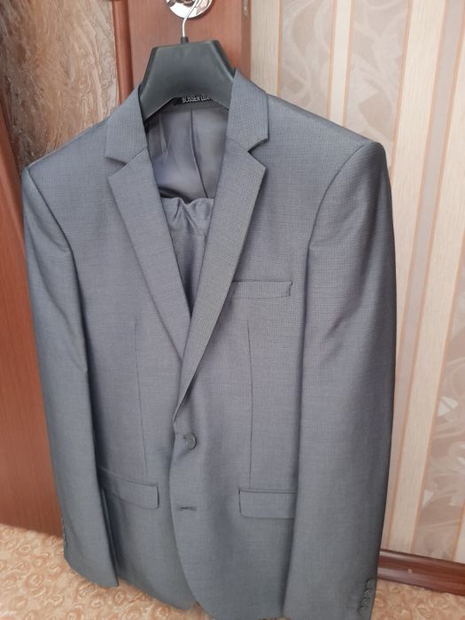 Продам Костюм 48 размер