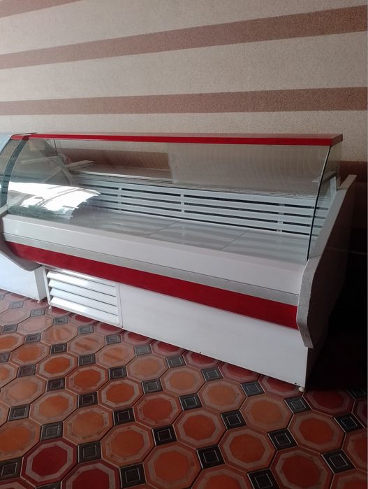 Витринный холодильник