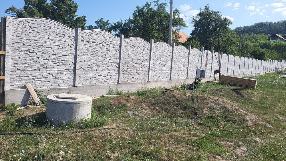 Gard din placi de beton prefabricate