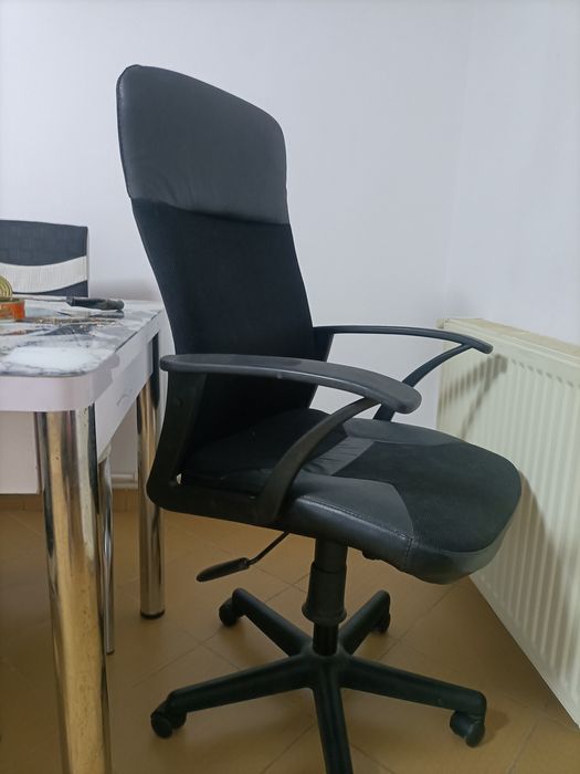 Scaun de birou negru
