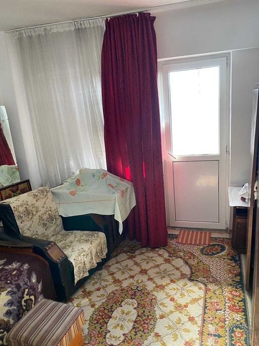 Vand apartament cu 3 camere decomandat