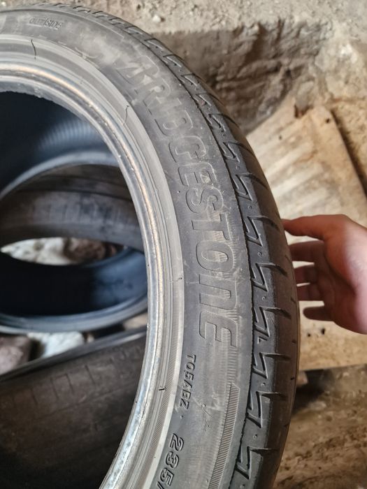 Шины летние 235×45×18. Bridgestone