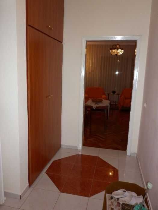 Дава се под наем Двустаен апартамент в Бургас, Възраждане - 2016 кв.м за 175 € - Снимка #1