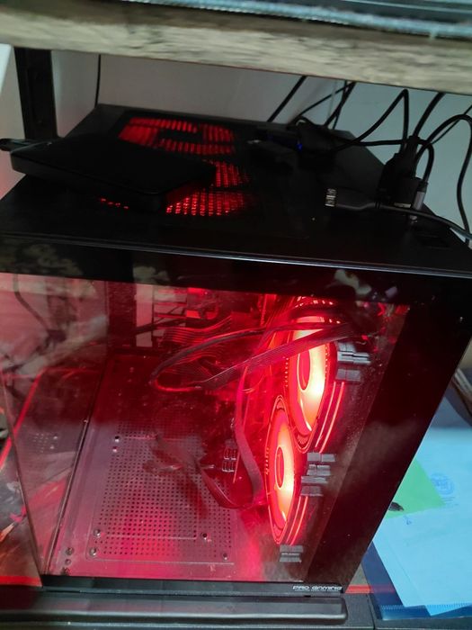 Vand pc gaming ddr5 ryzen 5 8500g sau schimb cu xbox/ps5