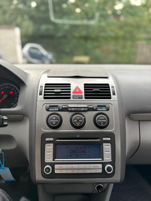 Volkswagen Touran 1.4 benzină 140 CP recent adusa din Germania