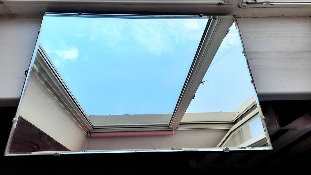 Настенное зеркало