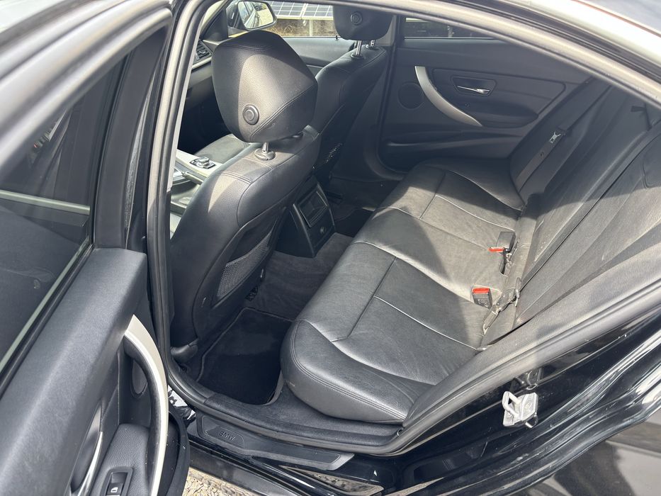 Vand bmw seria 3 an 2016 usor avariat